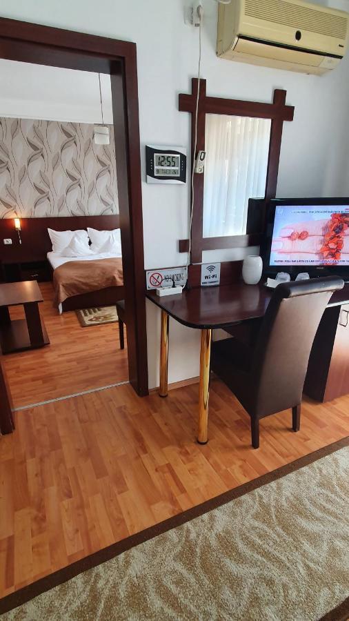Pensiunea Select Arad Exterior foto